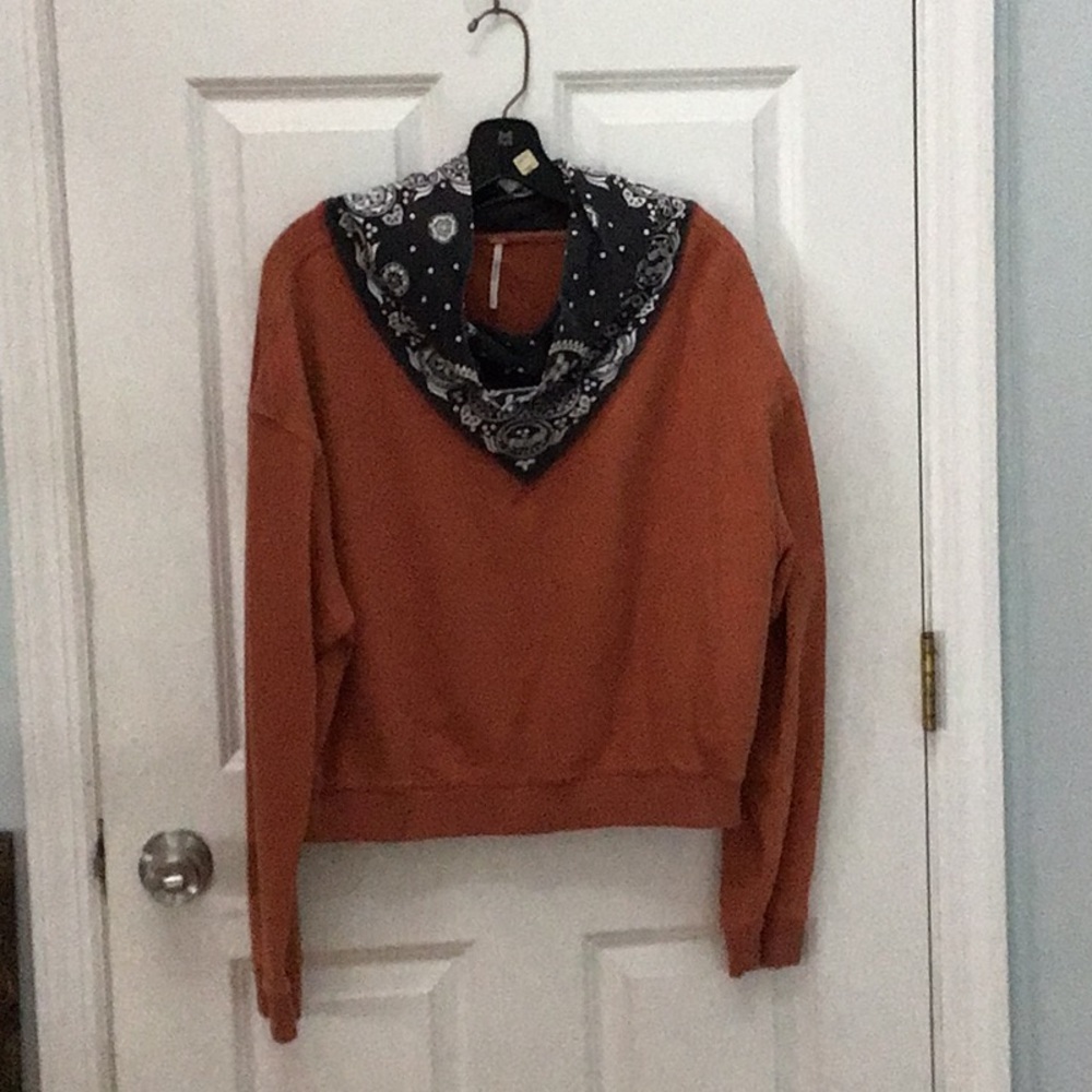 Free people sweatshirt with scarf neck detail. Size L